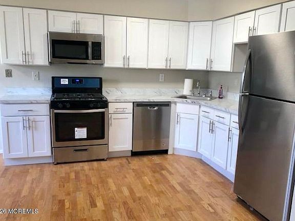 4th image of 1004 Arlington Dr
