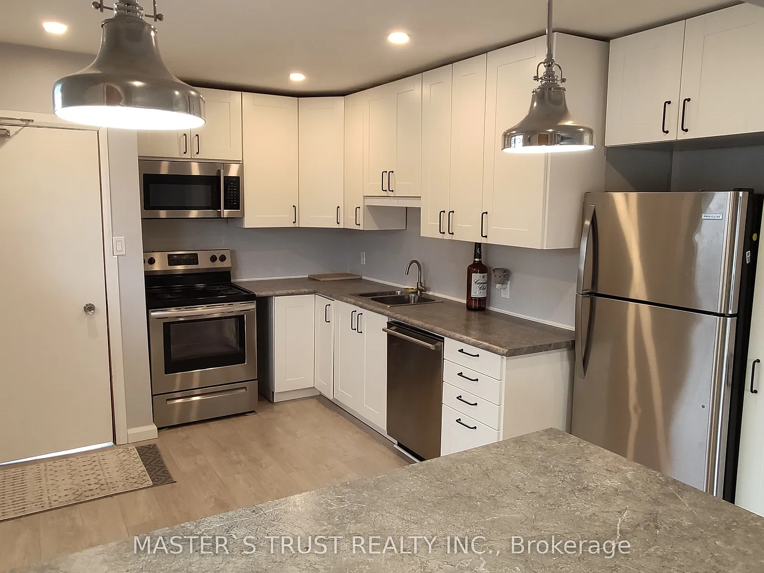 3 bed, $2,700 — Photo 4
