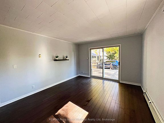 5th image of 15 Church St