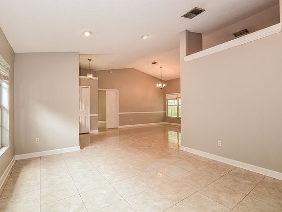 4th image of 104 W Frederick Ave