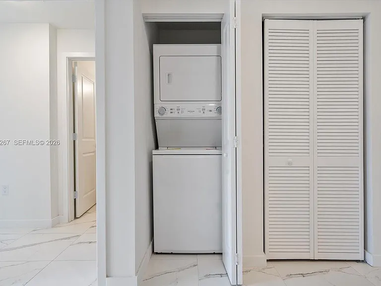 420 SW 7th Ave #204 — Photo 6