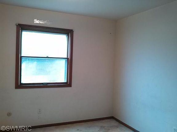 4th image of 1225 33rd St SW #1227