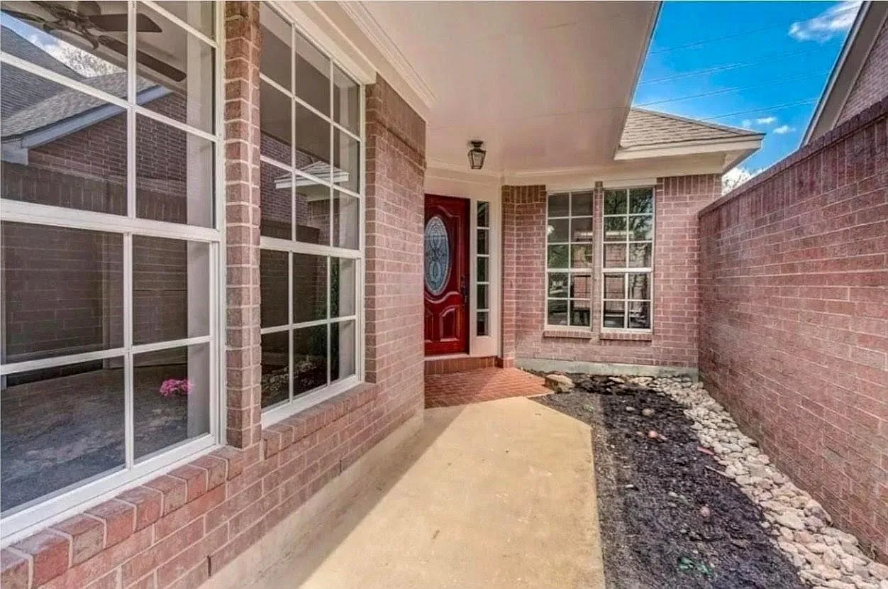 3 bed, 2.5 bath, 2620 sqft, $2,875 — Photo 3