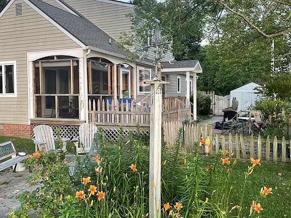 3rd image of 518 Water St