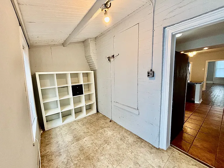2503 Carpenter St — Photo 7