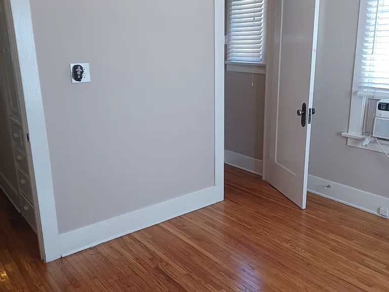 1727 N Alexandria Ave — Photo 17