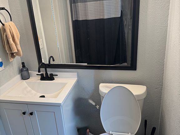 5th image of 2595 Waterfront Park Dr