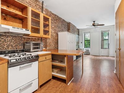 433 W 46th St APT 1RW, Manhattan, NY, 10036