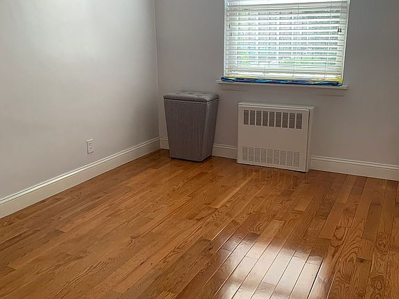 4th image of 2519 47th St #1