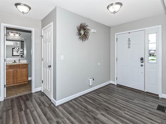 3rd image of 101 Derby Ln
