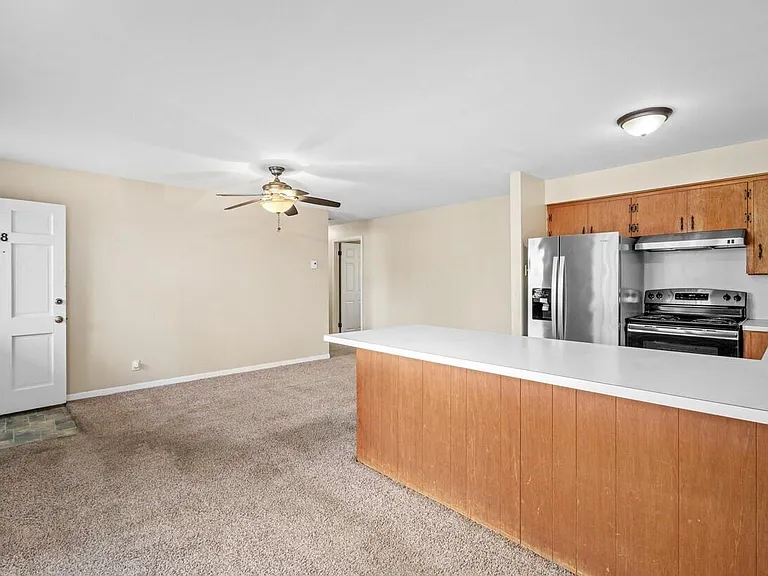 403 E Main St #D — Photo 8