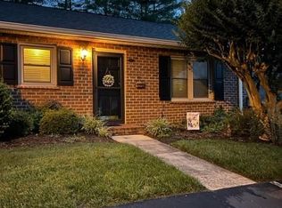 887 21st Ave NE, Hickory, NC 28601