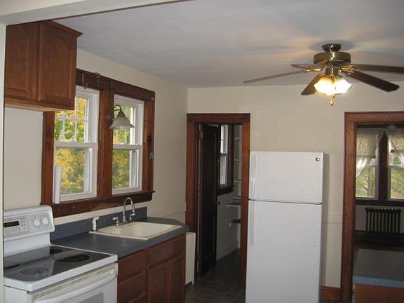 Kitchen to walk in pantry