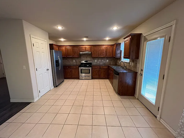 4031 Briar Ln — Photo 4