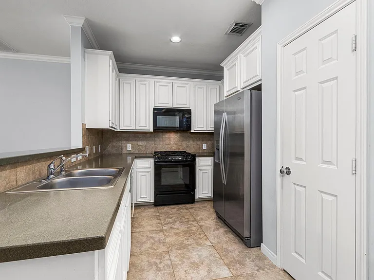 707 W Heights Hollow Ln — Photo 5