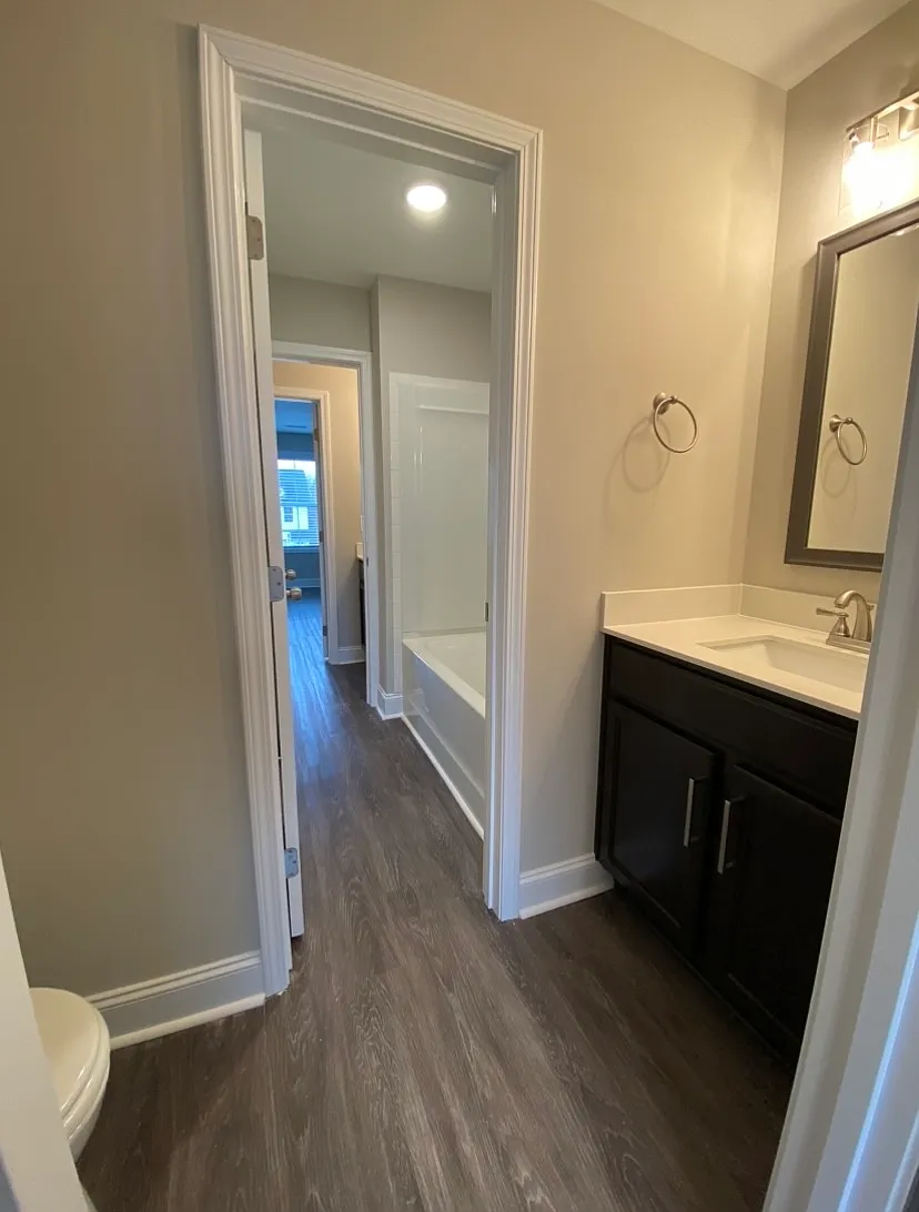 1032 Glenkirk Drive - C — Photo 4