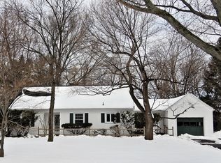 28 Dunrovin Ln, Rochester, NY 14618