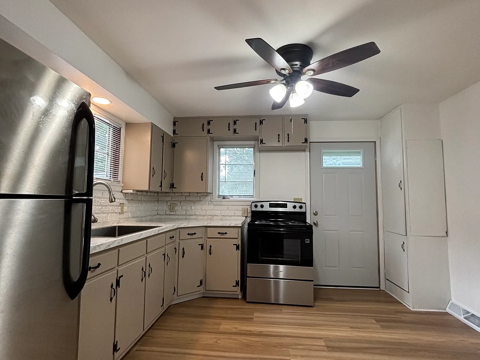 2 bed, 672 sqft, $1,100 — Photo 2
