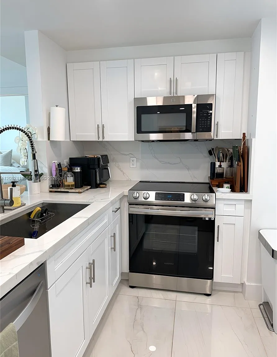 Vue At Brickell Condo — Photo 3