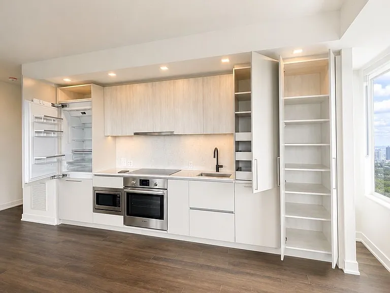609 Sherbourne St #4509 — Photo 2