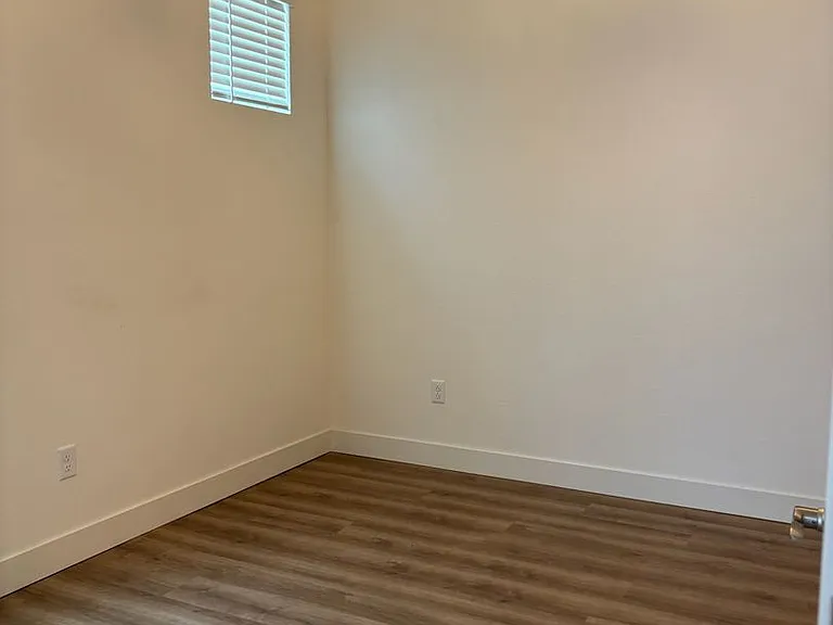 5063 McKinnon Ct — Photo 11