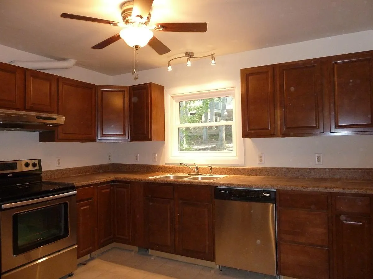 3 bed, 1350 sqft, $2,050 — Photo 1