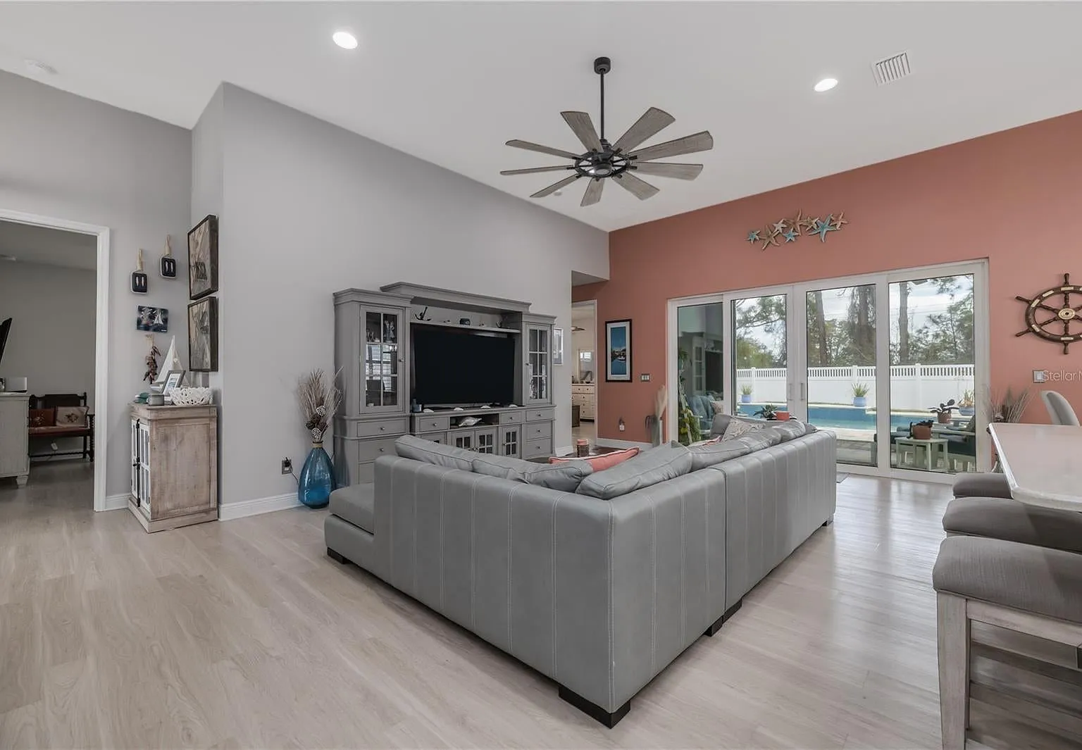 3 bed, 1709 sqft, $3,650 — Photo 3