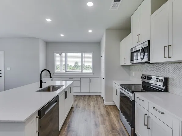 4062 Clovis St, Midlothian, TX 76065