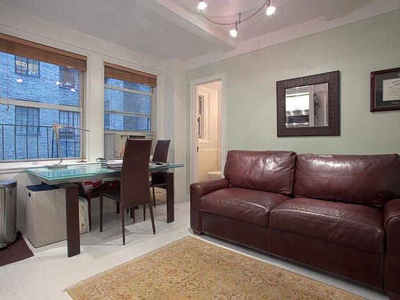 3rd image of 315 E 43rd St #310