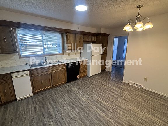 3rd image of 2006 S White Oak Dr #1