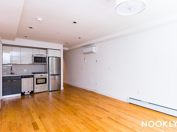 5th image of 39 E 21st St #2S