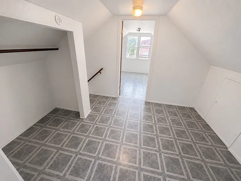 1611 Jackson St — Photo 5