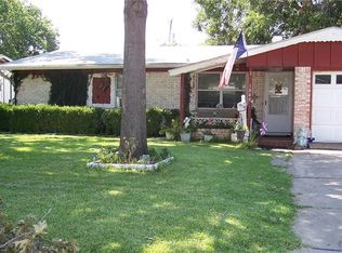 1840 Burning Tree Ln, Carrollton, TX 75006