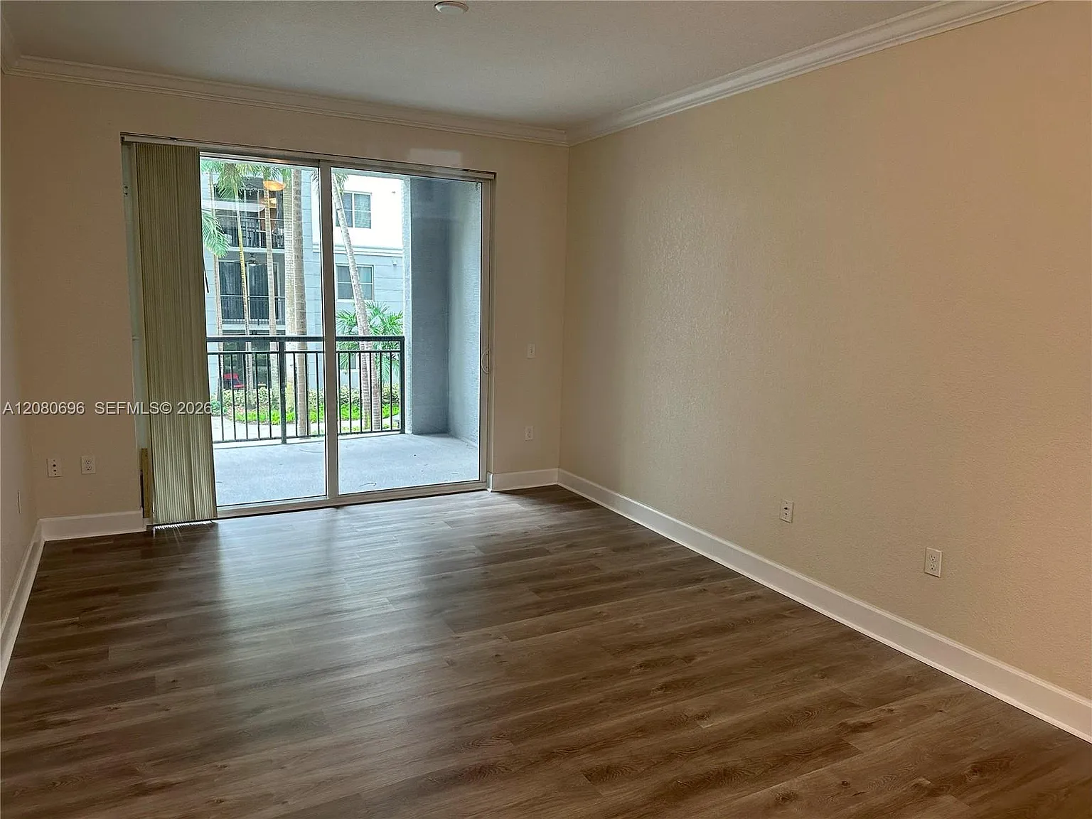 Vizcaya Lakes Condo — Photo 3