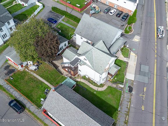 4th image of 916 S Main Ave