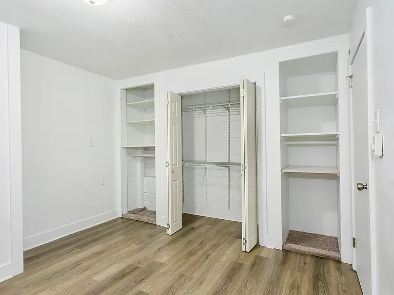2125 S Adams St — Photo 16