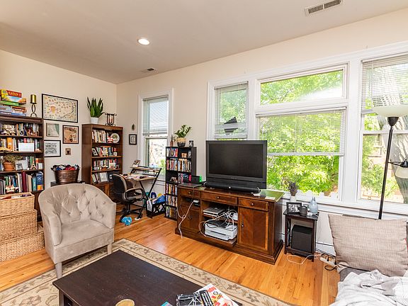 4th image of 2109 W Warner Ave #Ch2