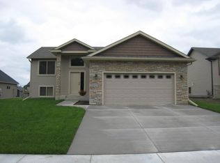 6856 Clarkia Dr NW, Rochester, MN 55901