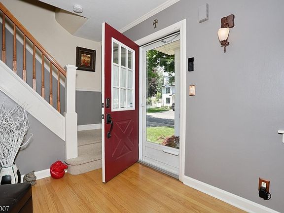 3rd image of 396 Burlington Rd