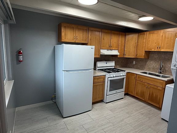 4th image of 5300 School St #5302