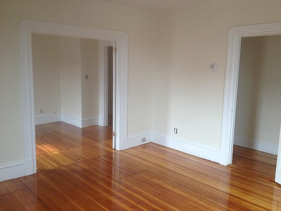 2nd image of 21 Bedford St #2