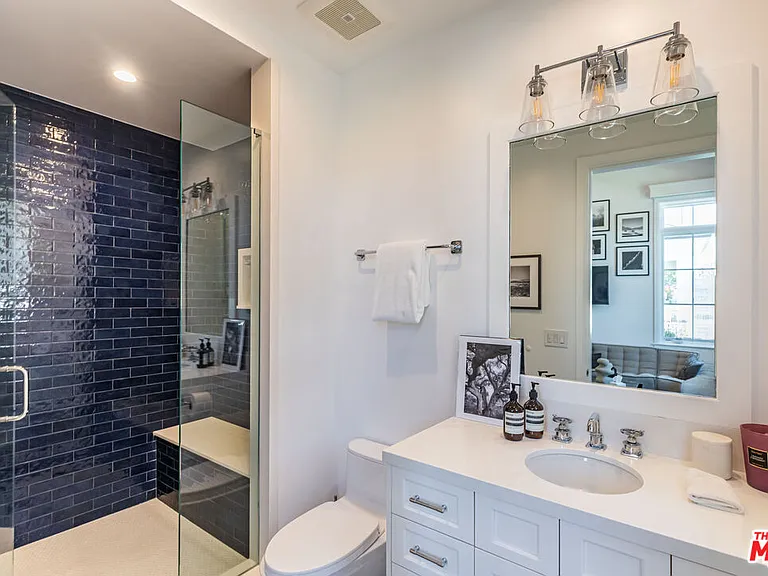 6671 Dume Dr — Photo 32