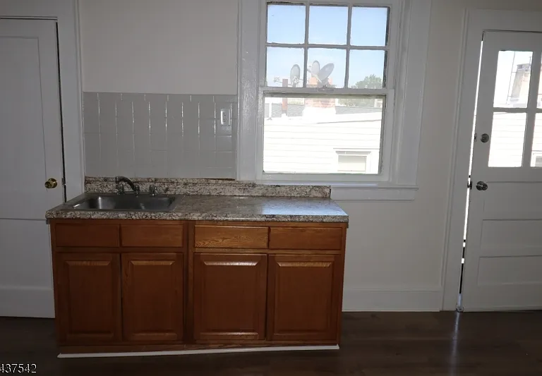 160-164 New York Ave #3 — Photo 18