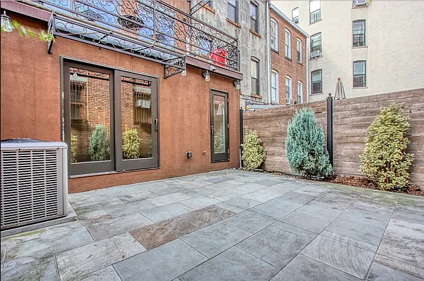 Rented by eRealty Advisors USA Inc | media 31