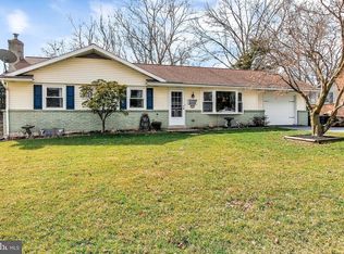 322 Lake View Dr, Manheim, PA 17545