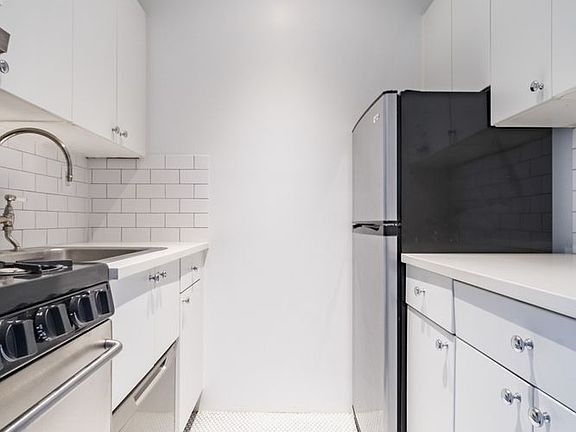 4th image of 43 W 16th St APT 12D