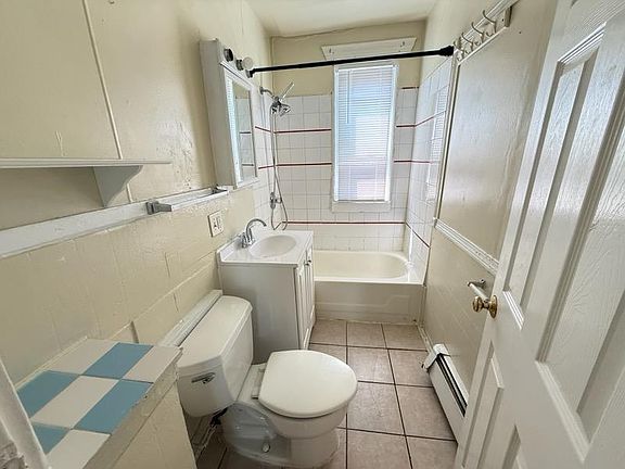 5th image of 89 Minden St APT 3