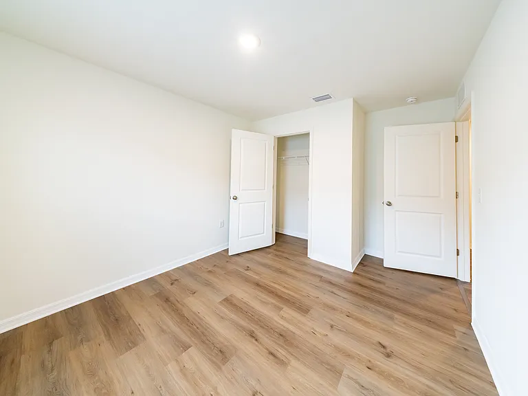 1828 Grand Ridge St S — Photo 18