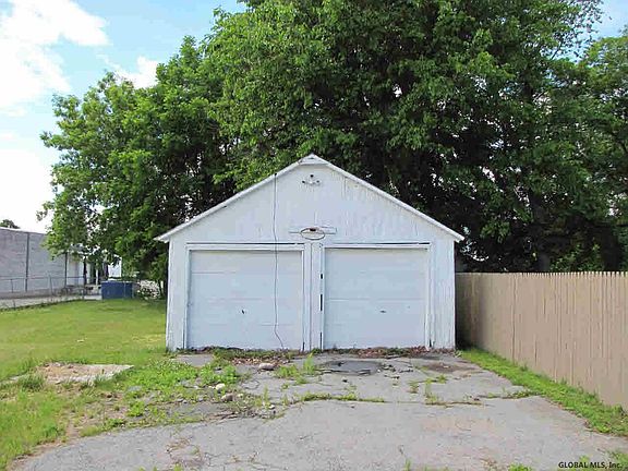 3rd image of 26 Fairview St