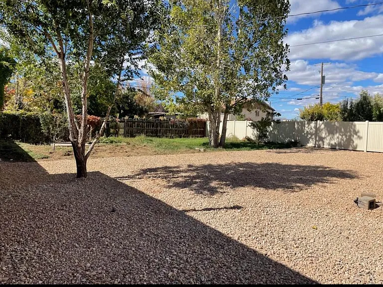 375 N 600 W — Photo 10